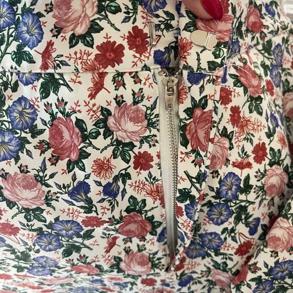 Endless Rose Floral Basic Shorts - Picture 11 of 11